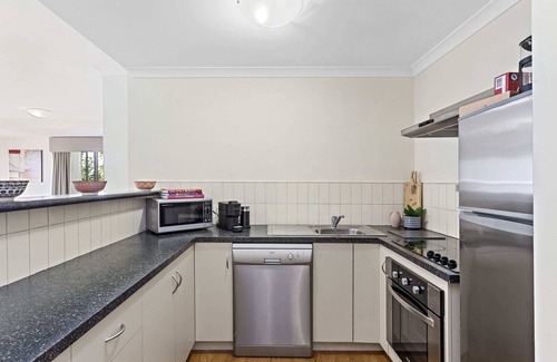 Northbridge Apartment | 2BDR 1BTH - James Street Magic