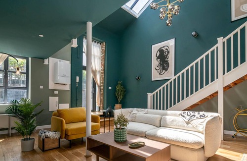 South Hampstead Apartment | 2BDR Industrial-Loft Styled Duplex in South Hampstead