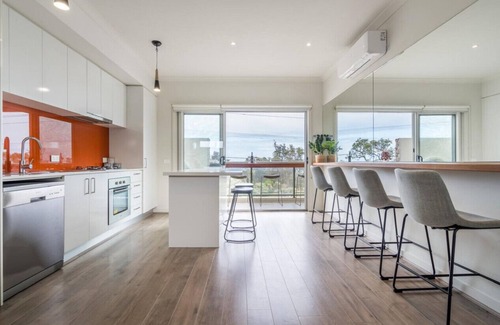 Seaford House | 2Bdrm Beachside Town House with Ocean Views