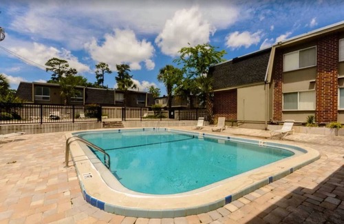 Gainesville Condo | 2bed 1 bath condo walk to Shands, VA, UF and Vet school (2)