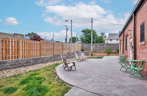 Cleveland Apartment | 2Bed 1Bath 10 Min to DT Ping Pong