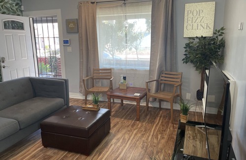 Harbor Apartment | 2bed 1bath close to downtown LB, LA and OC.