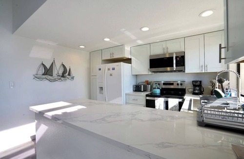 Crown Point Apartment | 2Bed 2Bath APT walking distance to BEACH and BAY i
