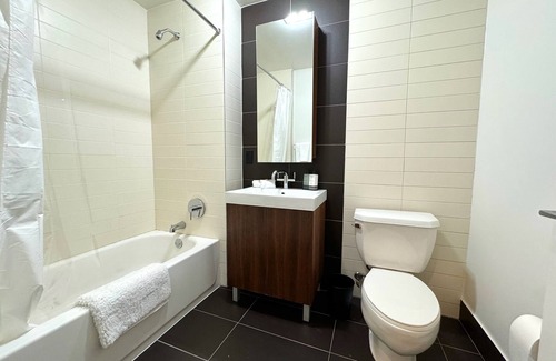 Financial District Apartment | 2bed/2bath Downtown Manhattan - Gym, Doorman, Rooftop