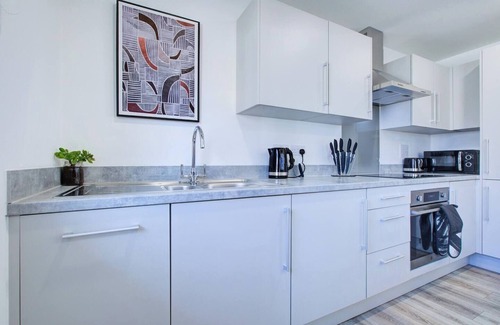 Willesborough Apartment | 2BED 2BATH in - Next to Station for 6 FREE Parking