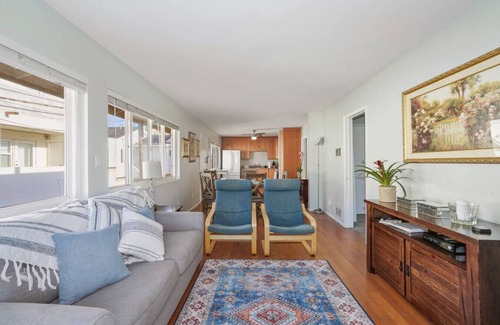 Central Mission Beach Apartment | 2bed 2bath Steps to the Sand in Mission Beach and