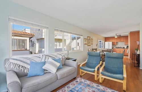 Central Mission Beach Apartment | 2bed 2bath Steps to the Sand in Mission Beach and