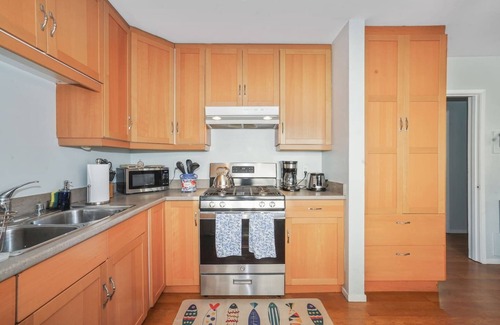 Central Mission Beach Apartment | 2bed 2bath Steps to the Sand in Mission Beach and