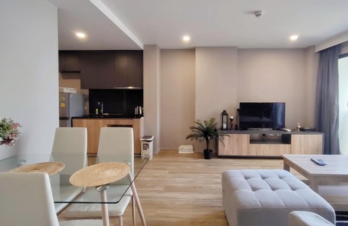 Yan Nawa Condo | 2Bed Apartment/SurasakBTS Sathorn /Free Pool&Gym
