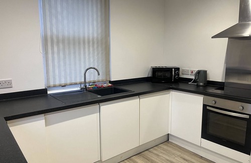 Chelmsford Apartment | 2Bed - FreeParking - Laundry - 30MinToLondon