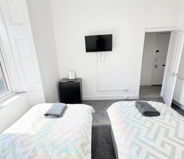East End Apartment | 2Bed Gla Green, Walk Dist City Centre