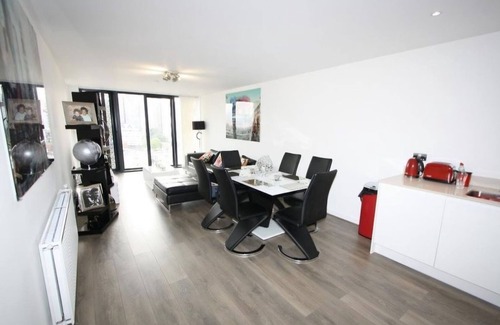Stratford and New Town Apartment | 2Bed near Stratford