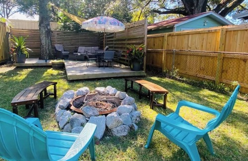 Downtown Cottage | 2bedrm/1bath, walk 2 dwntown/stadium/seafood marketnlarge yard w/onsite parking