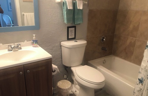 Cocoa Beach Apartment | 2bedroom 1bath perfect for a family private back area& front porch
