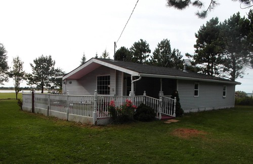 Sherbrooke House | 2Bedroom Cottage With Stunning Views Of Malpeque Bay & Beach Access