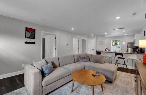 St. Joseph Apartment | 2BR/1.5BA Apt Pets OK, Laundry, Near Univ & Mosaic