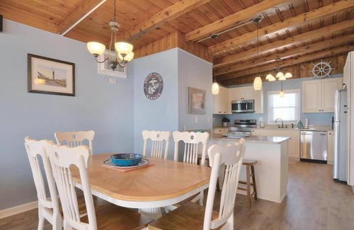 Long Beach House | 2BR/1.5BA Upper Duplex -Ocean Views, Sleeps 6