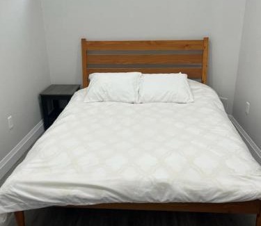 Kitchener Apartment | 2BR 1 king 1 Queen with parking 3 GBPS internet