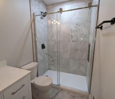 Kitchener Apartment | 2BR 1 king 1 Queen with parking 3 GBPS internet