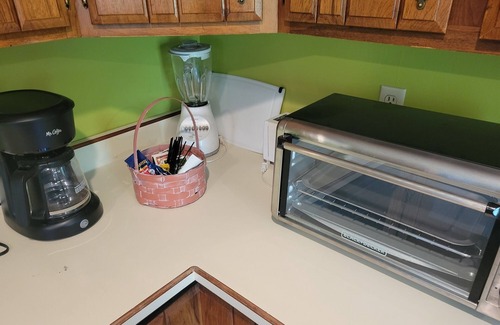 Waterloo Apartment | 2br 1ba, 3rd floor apt, near dwtn Waterloo, Adults only