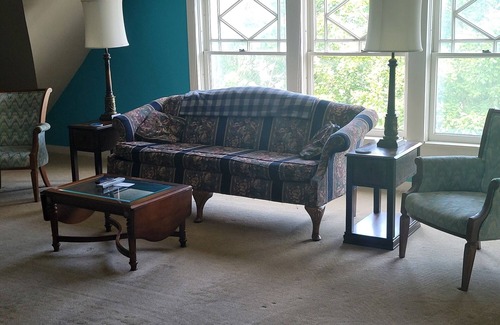 Waterloo Apartment | 2br 1ba, 3rd floor apt, near dwtn Waterloo, Adults only