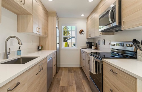 Lynden Apartment | 2br/1ba apartment- Monthly stays available!