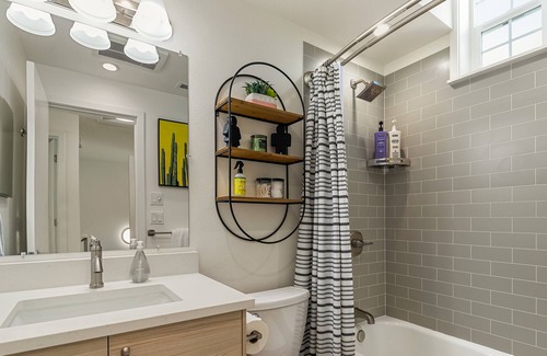 Lynden Apartment | 2br/1ba apartment- Monthly stays available!