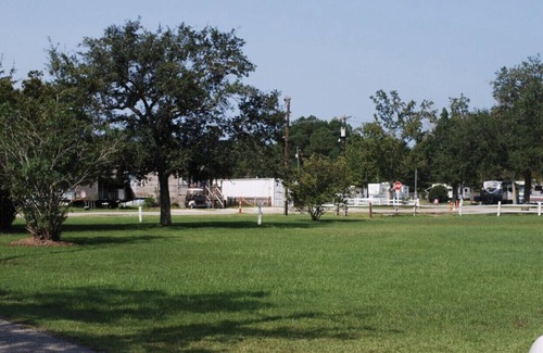 Slidell Cabin | 2BR 1BA Cabin w/4 Bunk Beds & Queen