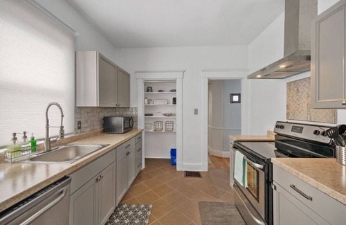 Cincinnati House | 2Br, 1Bth Dutch Colony Revival-10 minutes from downtown Cincy