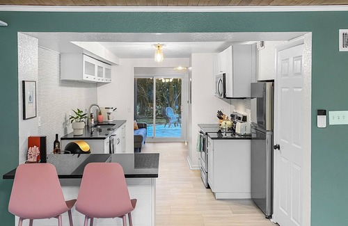 Lake Worth House | 2br/2ba Beach Bungalow with expansive backyard.