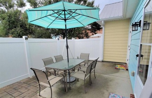 Myrtle Beach House | 2BR/2BA Beachside Breeze Cottage! Walk to Beach! Full kitchen!