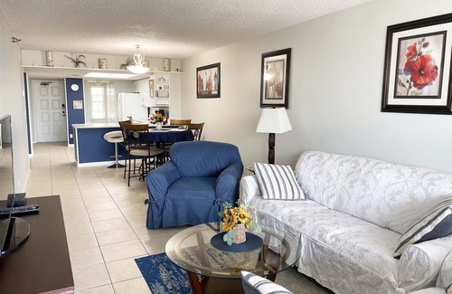Indian Rocks Beach Condo | 2BR/2BA Condo with Heated Pool & Private Beach Access
