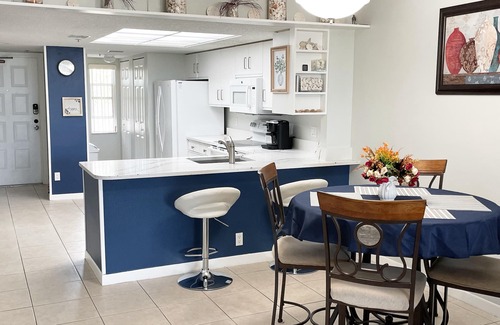 Indian Rocks Beach Condo | 2BR/2BA Condo with Heated Pool & Private Beach Access
