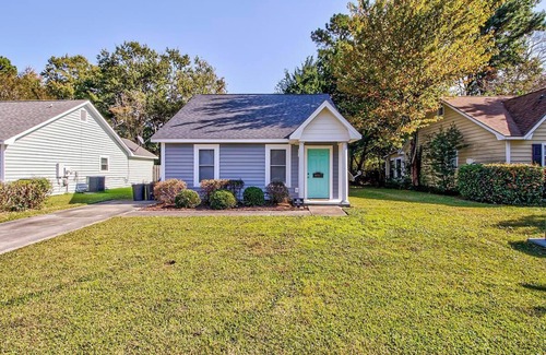 Wilmington House | 2BR/2BA Cottage centrally located in Midtown