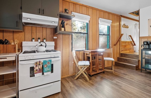 Peter Pan Cabin | 2BR/2BA Cozy Cabin in Big Bear w/Private Fence, Arcade, Spa, Near Forest & Lake