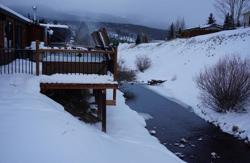 Huron Heights House | 2br 2ba house right on french creek w private hot tub.fully fenced in yard