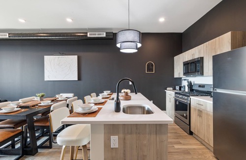 East Orange Apartment | 2BR/2BA, King bd, Gym, Free Parking, 8min to Train