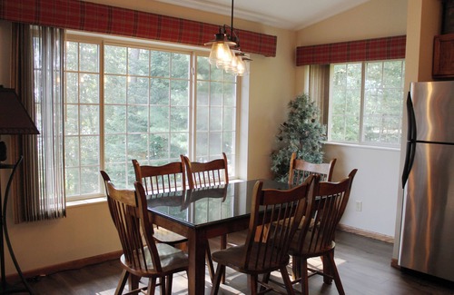 Eagle River Condo | 2BR/2BA Lakeview Condo on Second Floor – Scenic Stay at Wild Eagle Lodge, Eagle