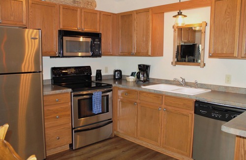 Eagle River Condo | 2BR/2BA Lakeview Condo on Second Floor – Scenic Stay at Wild Eagle Lodge, Eagle