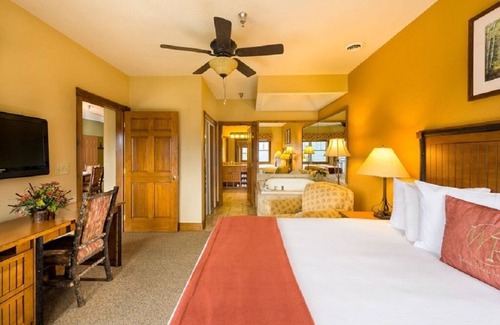 Gatlinburg Resort | 2BR 2BA Luxury Villa Westgate Smoky Mountain Resort & Water Park