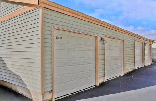 Renton Condo | 2BR/2BA Perfect Getaway Central Condo in Renton