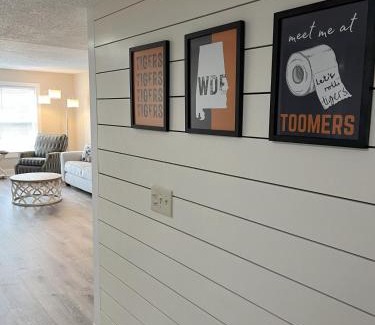 Auburn Apartment | 2BR 2BA Renovated Condo under 1 mile to Toomers