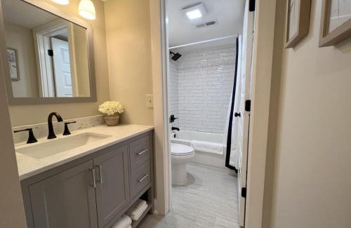 Auburn Apartment | 2BR 2BA Renovated Condo under 1 mile to Toomers