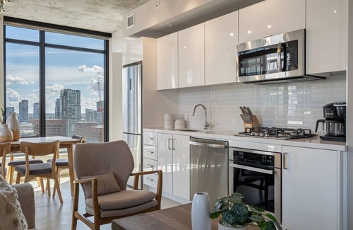 Beltline Condo | 2BR 2BA Rustic Japandi Inspired Design Theme - 6 Guests & POOL!
