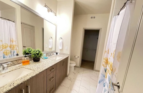 Camarillo Apartment | 2BR 3 Resort Like Pools. 3 Gyms EVchrgr Wifi