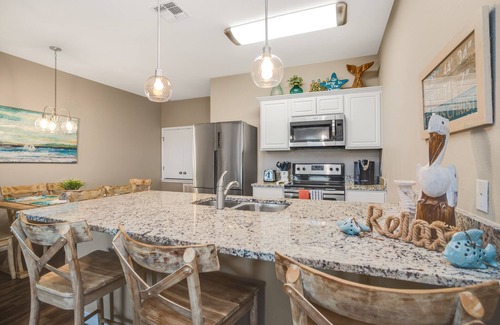 Corpus Christi House | 2BR/3B, Clean, Family Friendly, Pool, Walk to Beach. Weekly/Monthly Discounts.