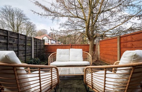 Wythenshawe House | 2BR/4bd contemporary & cosy home