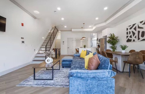 North Philadelphia West Apartment | 2BR| Across from Fairmount Park| 10 mins to DT