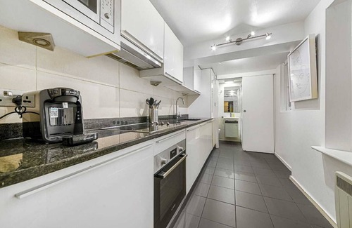 City of Westminster Apartment | 2BR apartment 8 mins walk to Edgware Rd & Marble Arch, with Free Wi-Fi