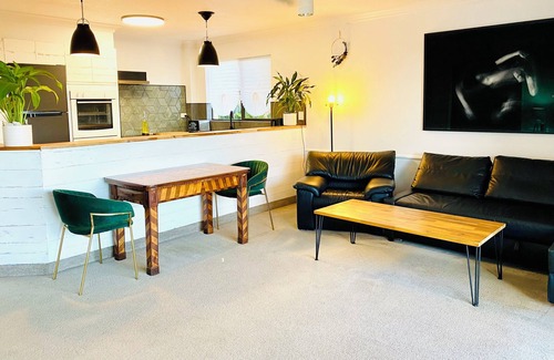 Bilambil Heights Apartment | 2br Apartment, Pool, 12 mins to GC Airport